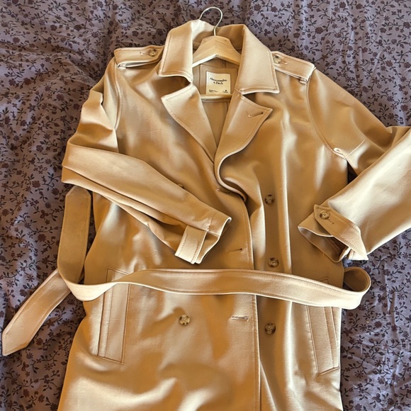 Abercrombie & Fitch Jackets & Blazers - Abercrombie & Fitch Tan Trench Coat